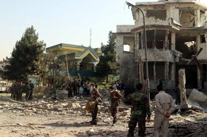 44941fdd040e383c0517e7b71204c6c6 Militants attacks Afghani defence minister's house, 8 killed, family evacuated while situation remains tense