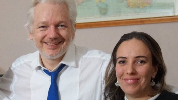 US government wins appeal to extradite WikiLeaks founder Julian Assange US government wins appeal to extradite WikiLeaks founder Julian Assange