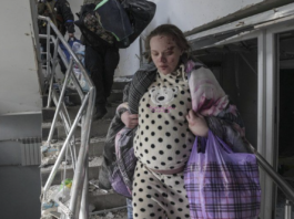 Pregnant woman injured in a attack by Russia gives birth