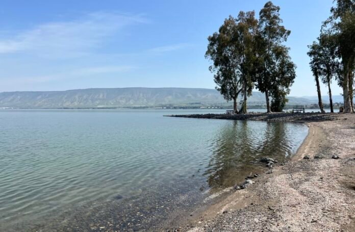 Despite the early opening, the lake's water level has surged, standing just shy of its upper 'red line' at -209.43 meters. This marks a half-centimetre increase from Sunday to Monday, underscoring the lake's near-capacity status