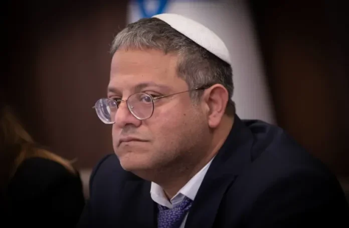 As chaos ensued, Minister Ben-Gvir, who was present at the scene, attempted to leave when the unforeseen accident occurred As chaos ensued, Minister Ben-Gvir, who was present at the scene, attempted to leave when the unforeseen accident occurred