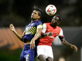MACCABI TEL AVIV’S Dor Peretz (left) in action with S.C. Braga’s Roger Fernandes during the clubs’ Europa League clash in Portugal, which Maccabi lost 2-1. (photo credit: Miguel Vidal/Reuters)
