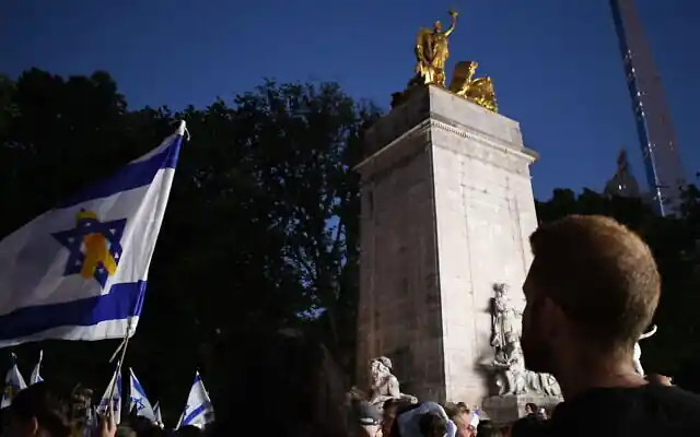 Supporters of hostage families gather for a vigil after the bodies of six murdered hostages were found by the IDF in Gaza, at Columbus Circle, New York, September 1, 2024. (Jackie Hajdenberg via JTA) Supporters of hostage families gather for a vigil after the bodies of six murdered hostages were found by the IDF in Gaza, at Columbus Circle, New York, September 1, 2024. (Jackie Hajdenberg via JTA)