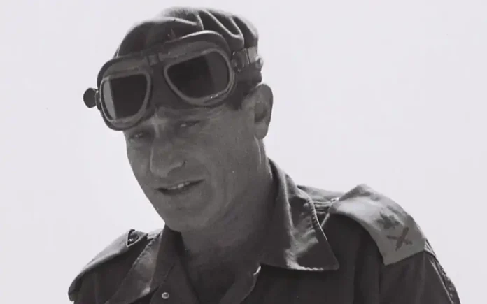 Then-IDF Southern Command chief Maj. Gen. Yeshayahu 'Shaike' Gavish seen on June 13, 1967. (CC BY-SA, GPO via Wikipedia)