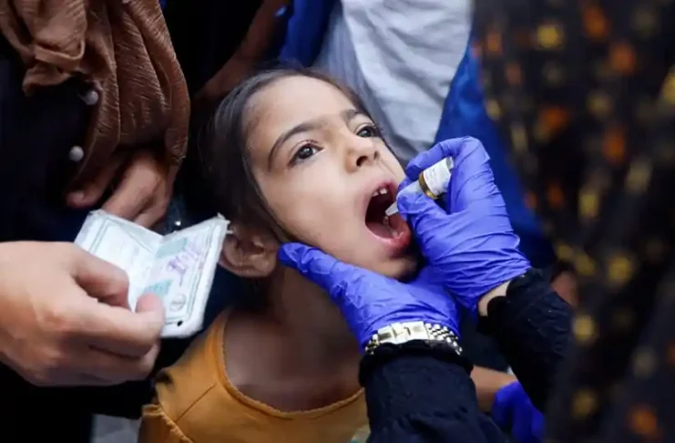 A Palestinian girl is vaccinated against polio, amid the Israel-Hamas conflict, in Khan Younis in the southern Gaza Strip, September 5, 2024. (photo credit: REUTERS/Mohammed Salem TPX IMAGES OF THE DAY)