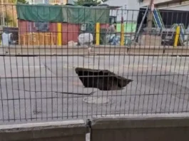 The Israel Police confirmed that the sinkhole resulted from ongoing construction work for the city’s light rail system. Authorities reported that a newly installed drainage system, designed in preparation for the light rail project, collapsed due to severe weather conditions