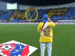 Damari, 28, a devoted Maccabi Tel Aviv supporter, and Gonen, 24, a Hapoel Haifa fan, walked onto the field alongside players and addressed the cheering crowd
