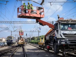 Transportation Minister Miri Regev visits Israel Railways workers during Tel Aviv repair efforts, August 21, 2025