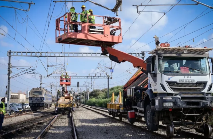 Transportation Minister Miri Regev visits Israel Railways workers during Tel Aviv repair efforts, August 21, 2025