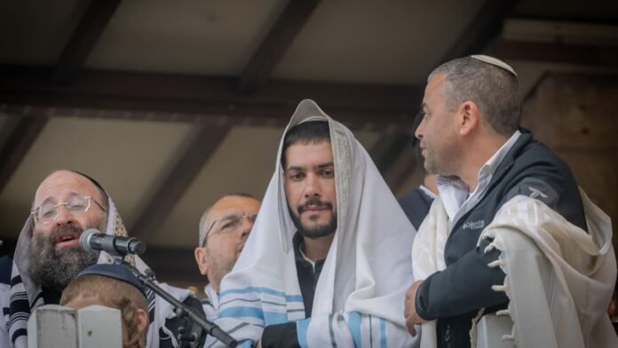 Eliya Cohen and Ziv Abud celebrate the elimination of his abductor in Re’im attack by Israeli forces Eliya Cohen and Ziv Abud celebrate the elimination of his abductor in Re’im attack by Israeli forces